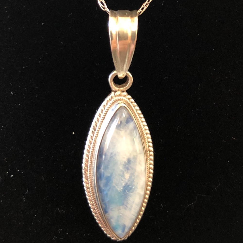 Labradorite Pendant - Picture 3 of 5
